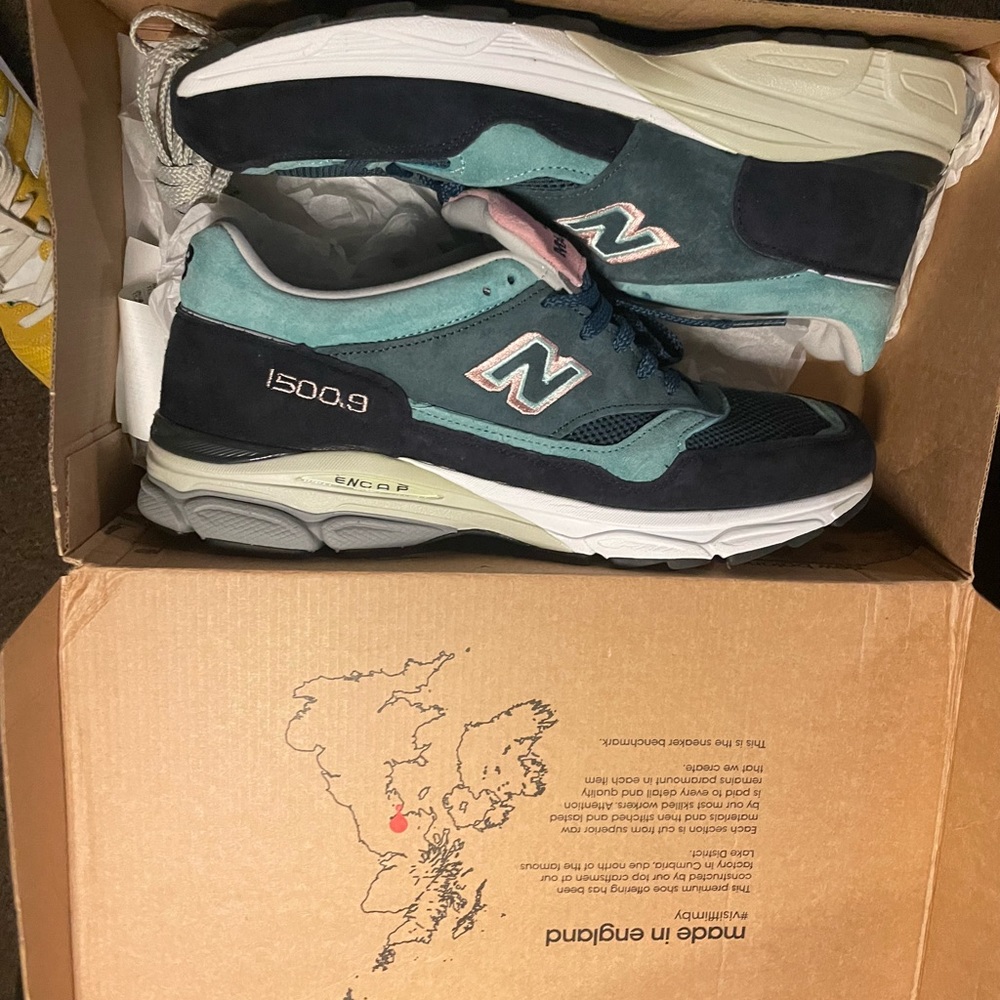 Mens New Balance size 11. These shoes are in immaculate condition!